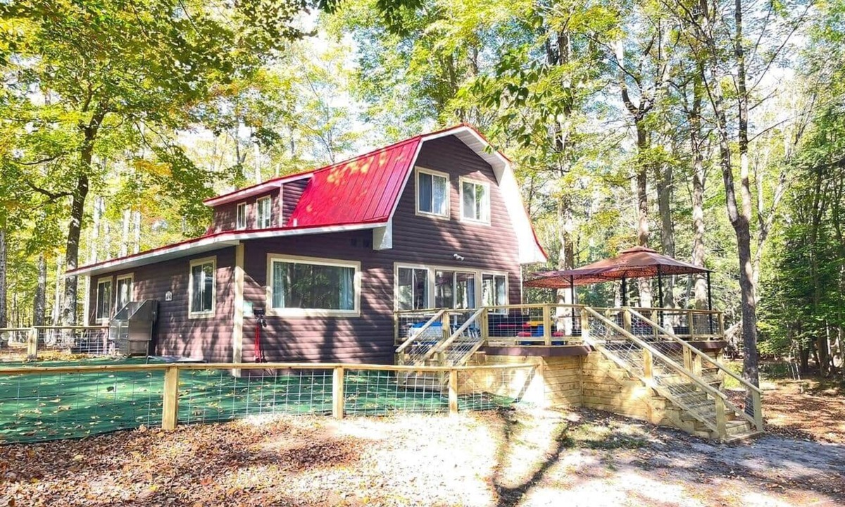 Hesperia House | 100-Acre Luxury, Dog-Friendly, Sleeps 8-10