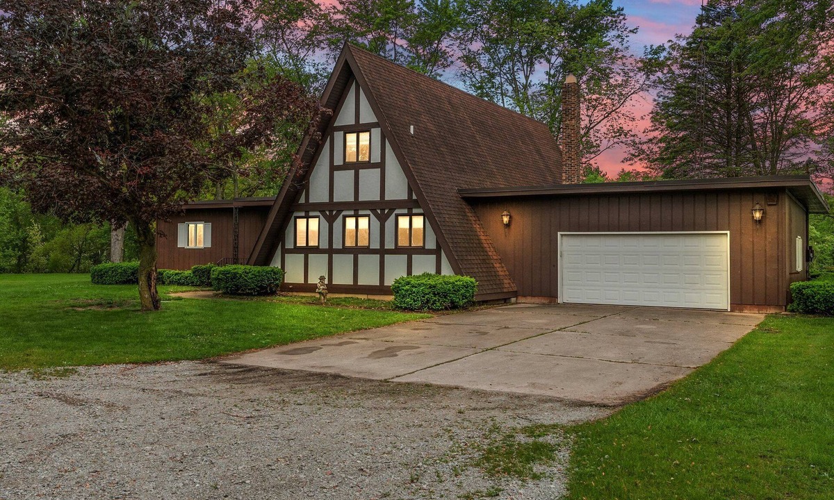 Thayer House | 100 ACRES WITH PRIVATE LAKE! Retro Riverside Retreat Groovy A-Frame