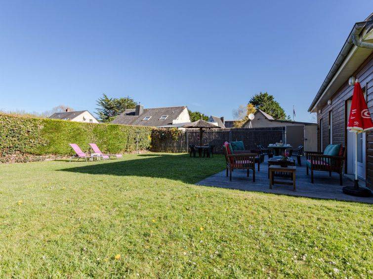 Saint-Laurent-sur-Mer House | 100 m² House ∙ 3 bedrooms ∙ 6 guests