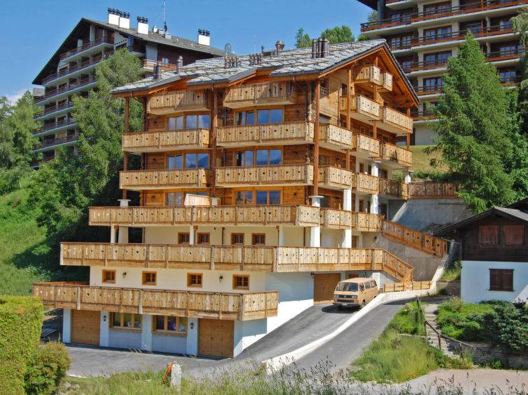 Saint-Pierre-de-Clages Apartment | 100 m² Apartment ∙ 3 bedrooms ∙ 6 guests