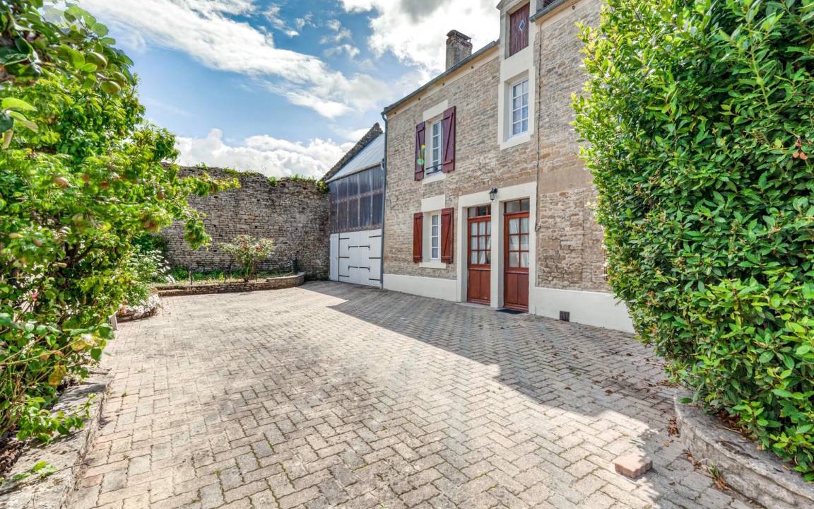 Graye-sur-Mer House | 100 m² House ∙ 3 bedrooms ∙ 8 guests