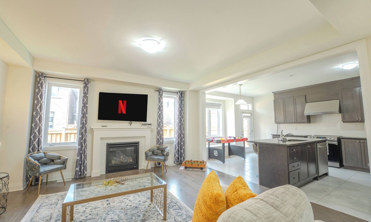 Caledon House | 100 % privacy 7 bedrooms with 6 bathrooms and 2 master bedroom with 2 king beds