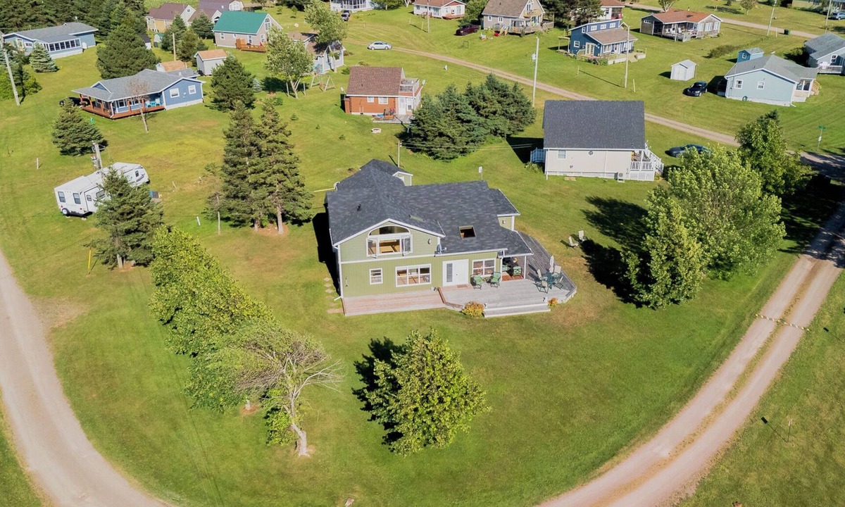 Chelton House | 100 steps out front to your red sandy beach!