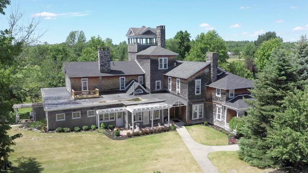 Wellesley Island Hotel | 1000 Island Hart House