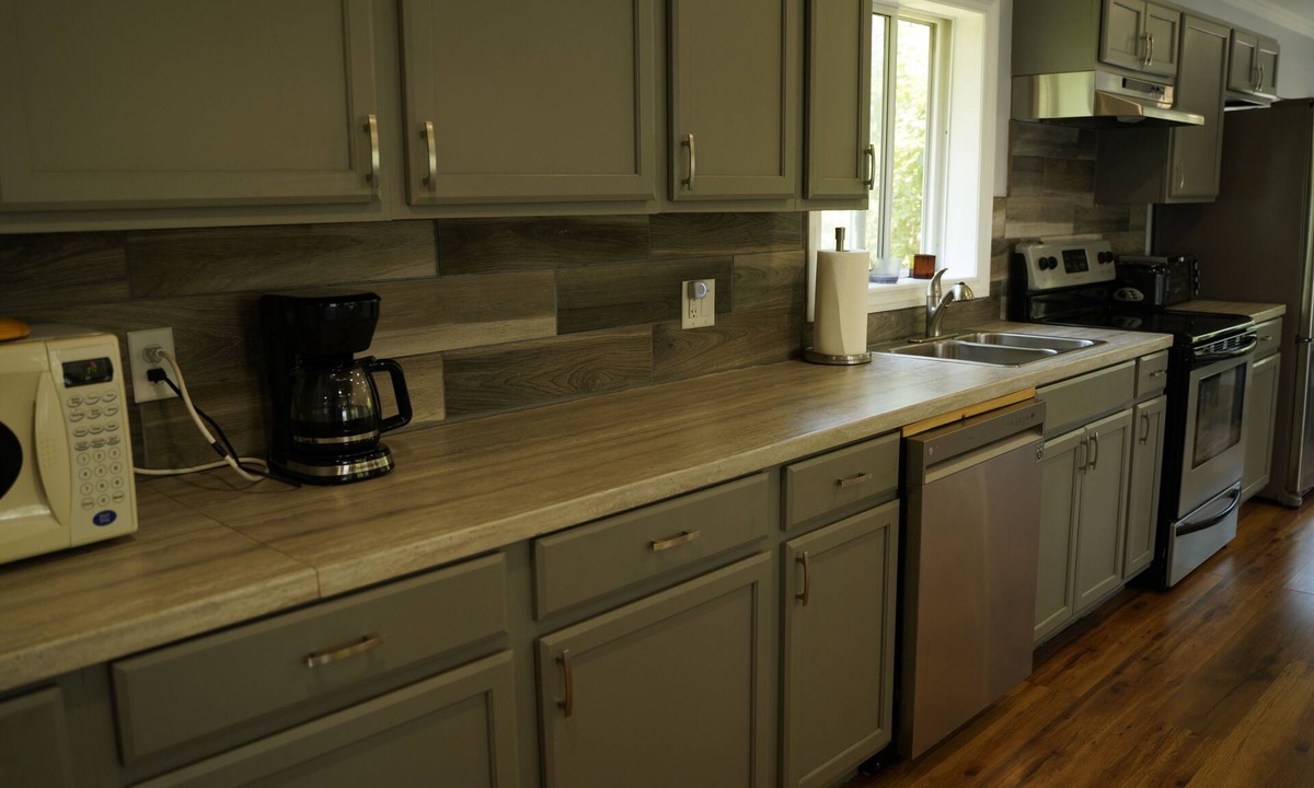 Howe Island Cottage | 1000 Islands Frontenac cottage - overlooking Bay of St Lawrence River