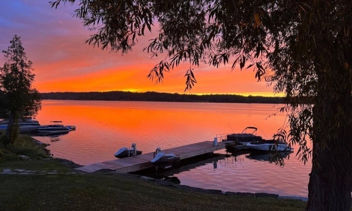 Howe Island Cottage | 1000 Islands River Retreat