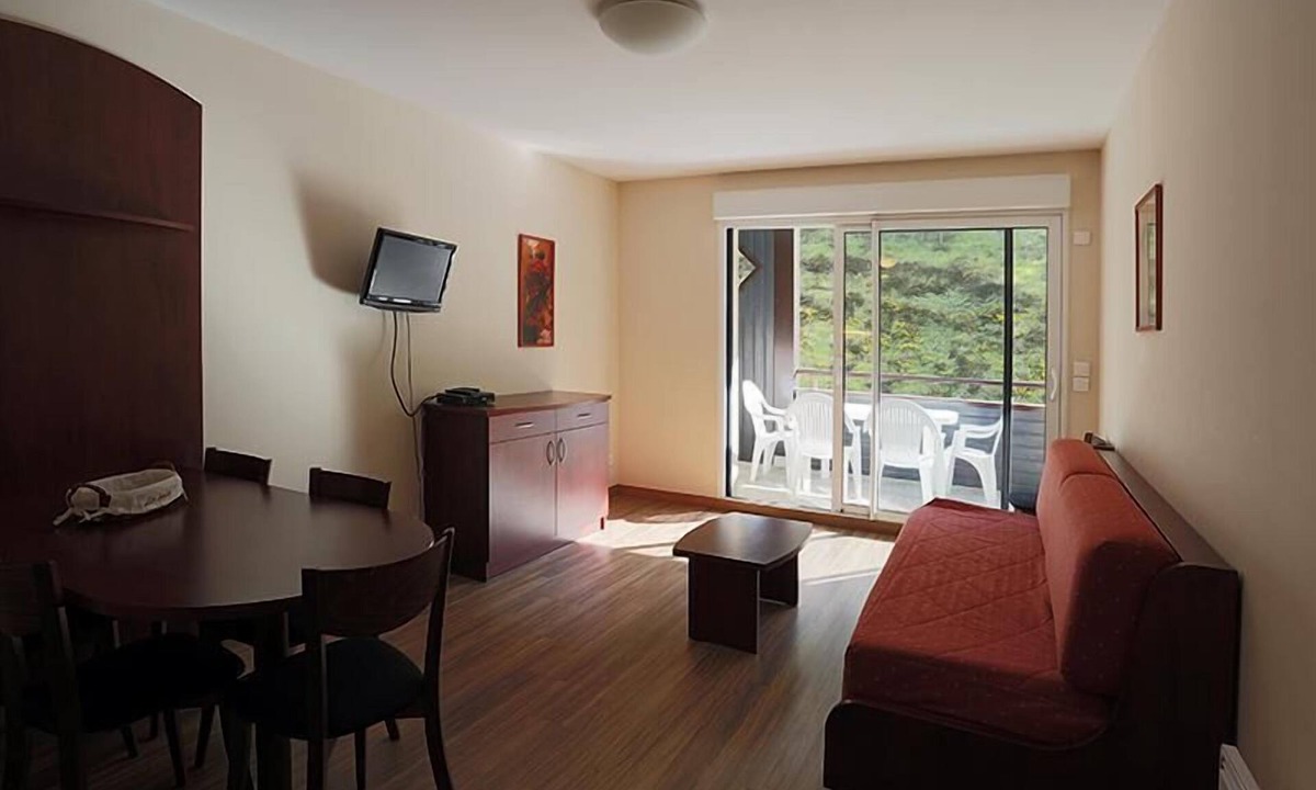 Peyragudes Apartment | 100m from resort center, 1st floor, jacuzzi, hammam, parking, tv, ski locker, 41m², Peyragudes
