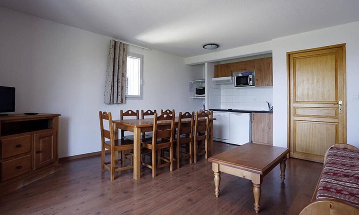 Peyragudes Apartment | 100m from resort center, 1st floor, jacuzzi, hammam, balcony, tv, ski locker, 55m², Peyragudes