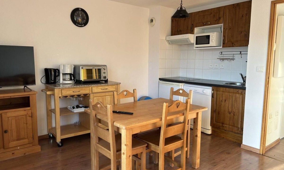 Peyragudes Apartment | 100m from resort center, 1st floor, jacuzzi, hammam, balcony, tv, ski locker, 32m², Peyragudes