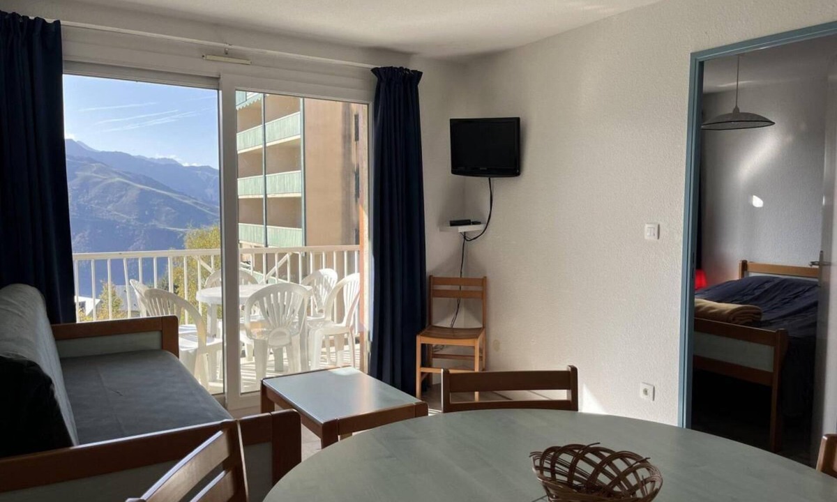 Peyragudes Apartment | 100m from resort center, 2nd floor, jacuzzi, hammam, tv, ski locker, 35m², Peyragudes