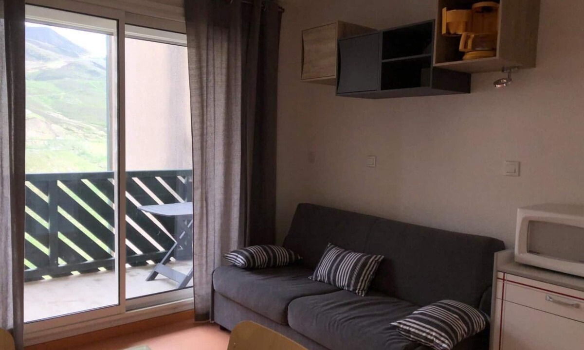 Peyragudes Apartment | 100m from resort center, 3rd floor, jacuzzi, hammam, balcony, tv, ski locker, 23m², Peyragudes