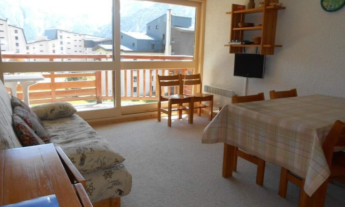 Venosc Apartment | 100m from resort center, 4th floor, view mountain, balcony, parking, tv, ski locker, 42m²