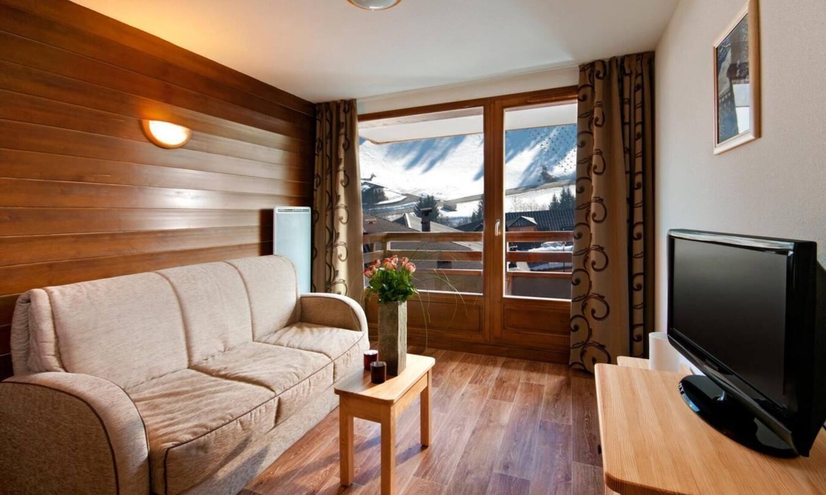 Hauteluce Apartment | 100m from shops, swimming pool, terrace, balcony, tv, 30m², Les Saisies