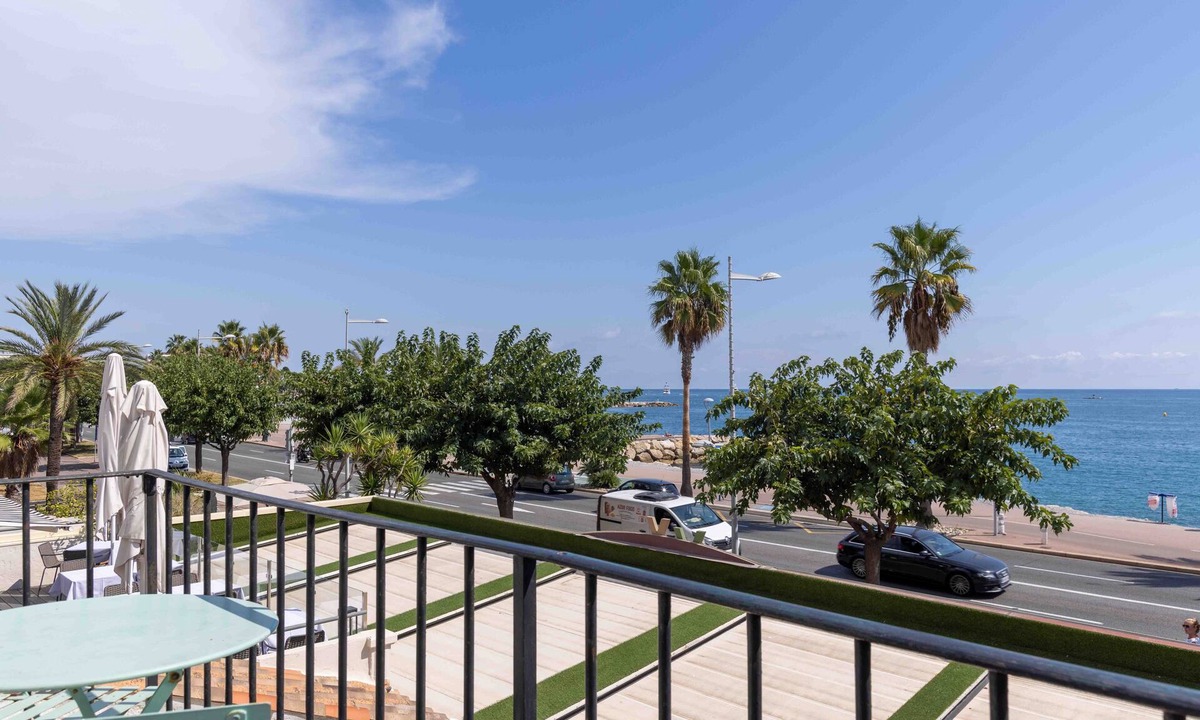 Cros-de-Cagnes Apartment | 101 Charming duplex facing the sea with balcony