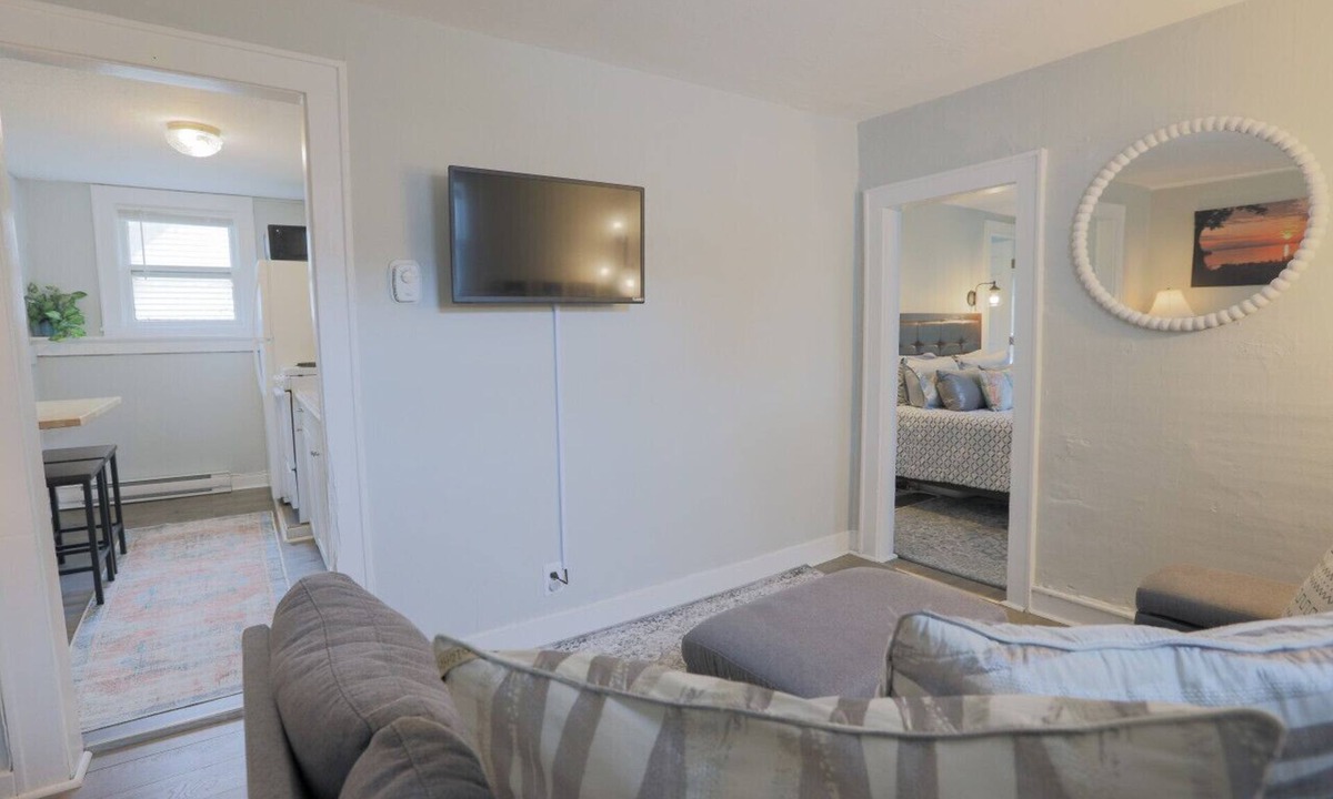 Old North End Apartment | 101 E · Cozy 1 bedroom apt with office and parking