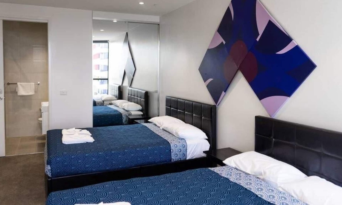 Carlton South Apartment | 1013 Twin Bed CBD Modern Cosmol Suite Panoramic Views