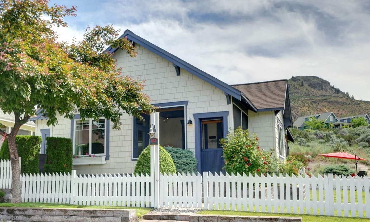 Oroville House | 102 Firerock Lane at Veranda Beach