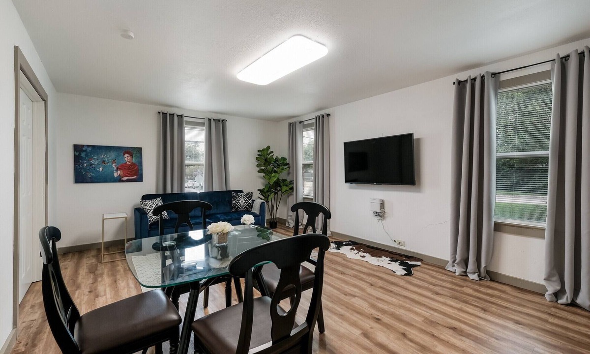 Olmos Park House | 102MAB - NEW Cozy 1BR Apt in SA - 30% discount on monthly stays