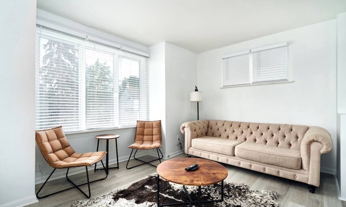 Walkerville Apartment | 1032 Assumption · Trendy 3 BedRoom Perfect for Long Stays