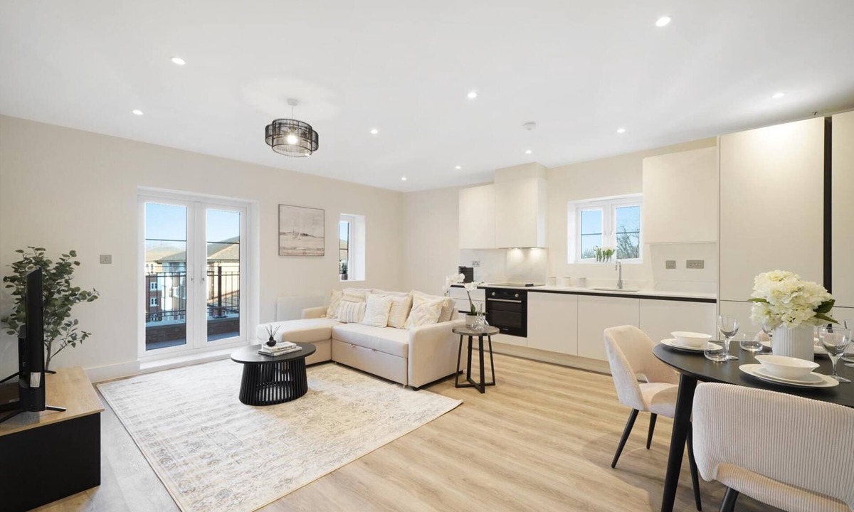 Acton Apartment | 105B Beechwood Grove Flat