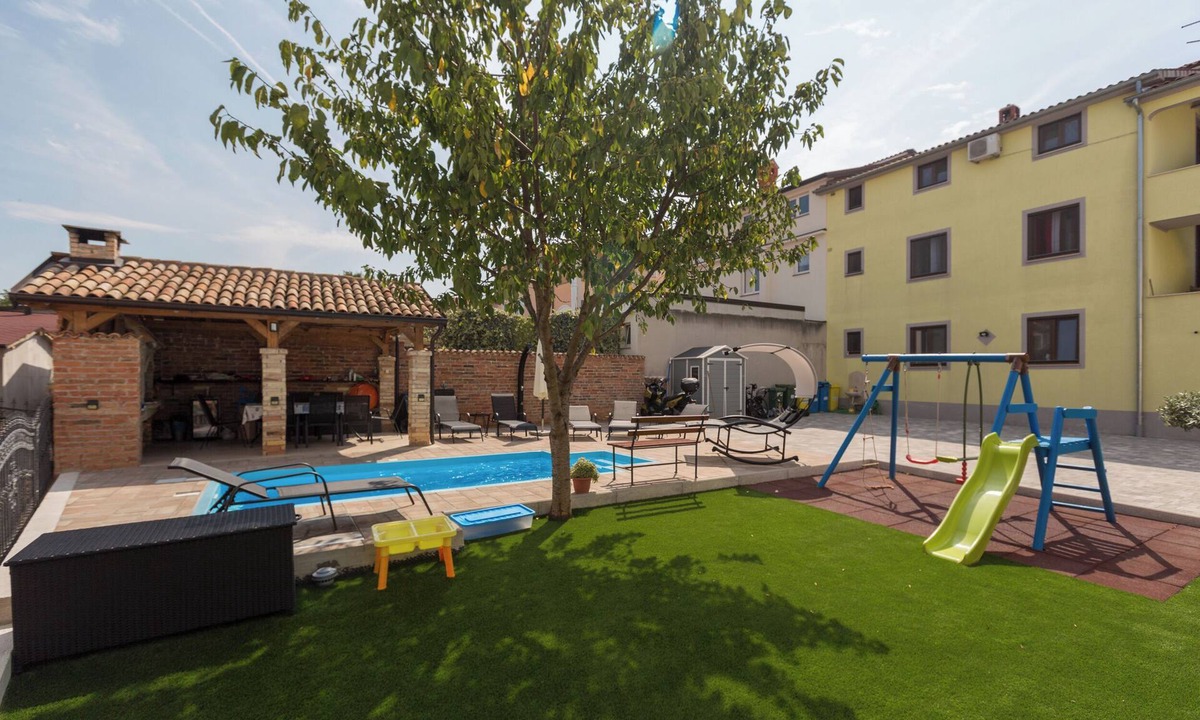 Zbandaj Apartment | 105m2 apartment with swimming pool in Porec