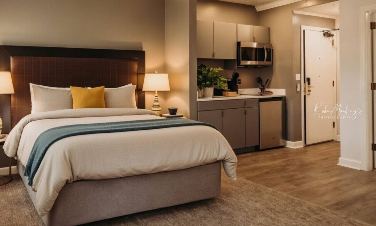 Bartlesville Apartment | 106 · Vintage Ambience #106 - Hotel Phillips