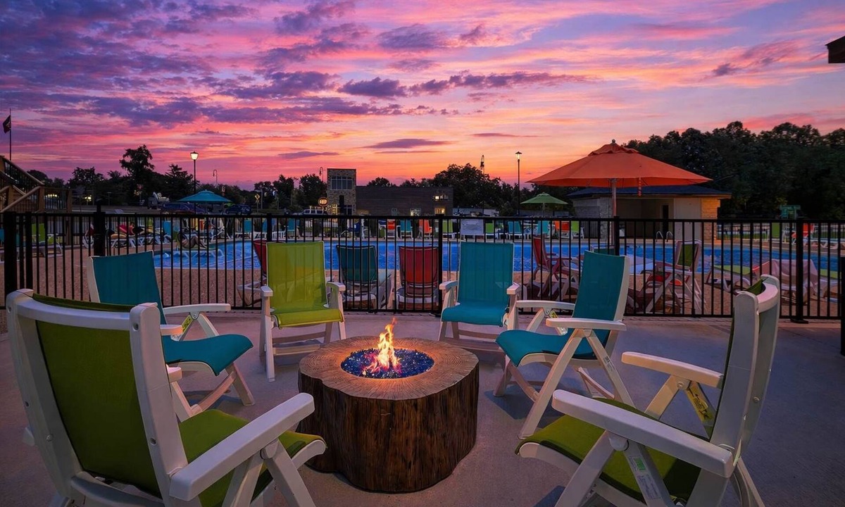 Downtown Branson Condo | 106-Walk to Downtown & Landing | Pools + No Stairs