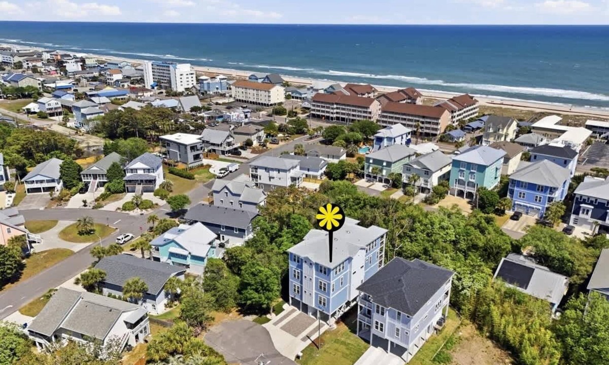 Wilmington Beach House | 10BR Beach Retreat w/HotTub/BBQ/Parking-Sleeps 30!
