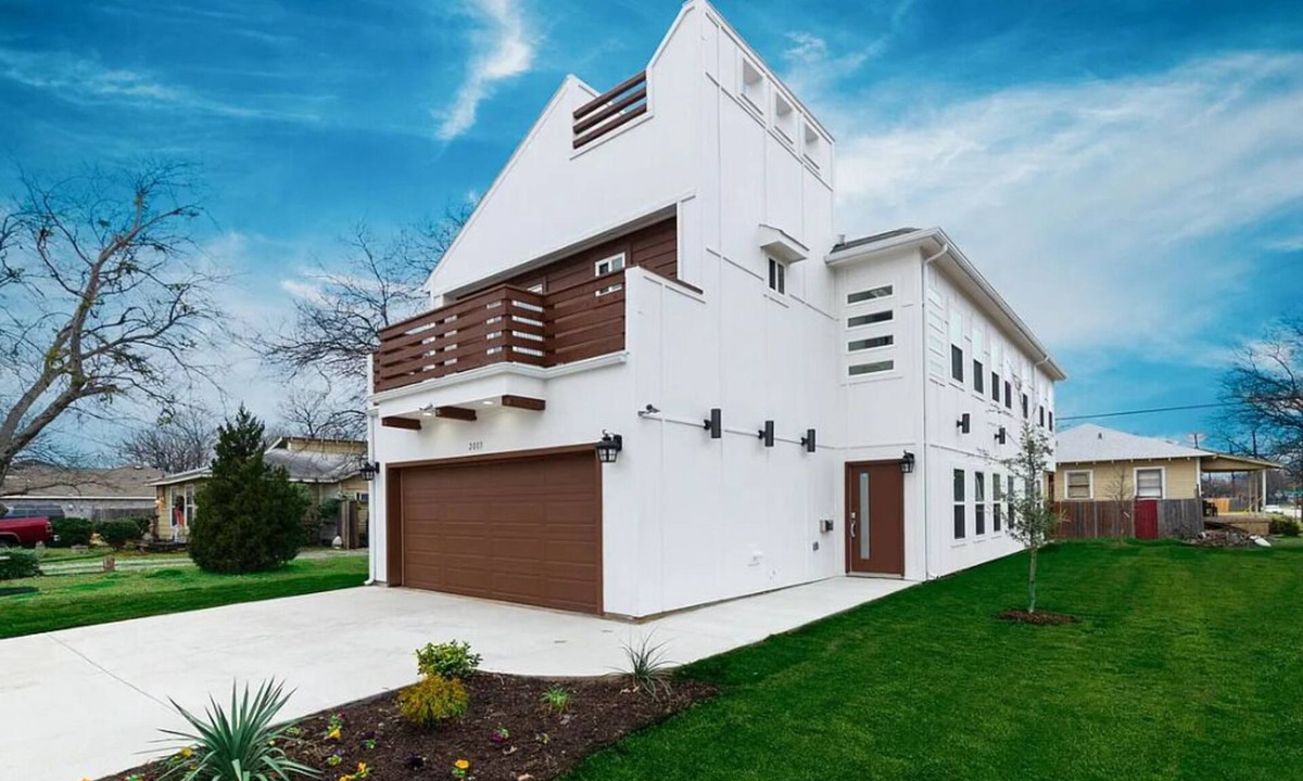 West Dallas House | 10BR Luxury Haven w/Game Room — 10 Mins to Downtown & Perfect for Events
