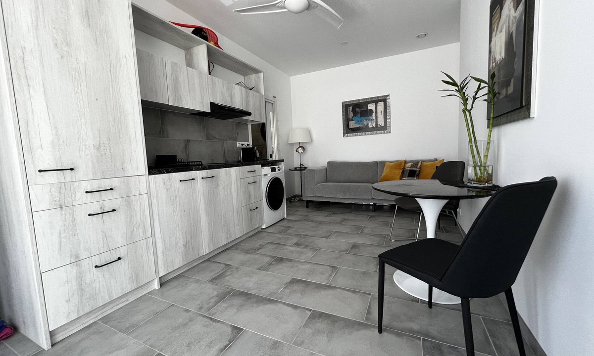 Poblats Maritims Apartment | 10min to the beach and 10min to the city centre good for work.