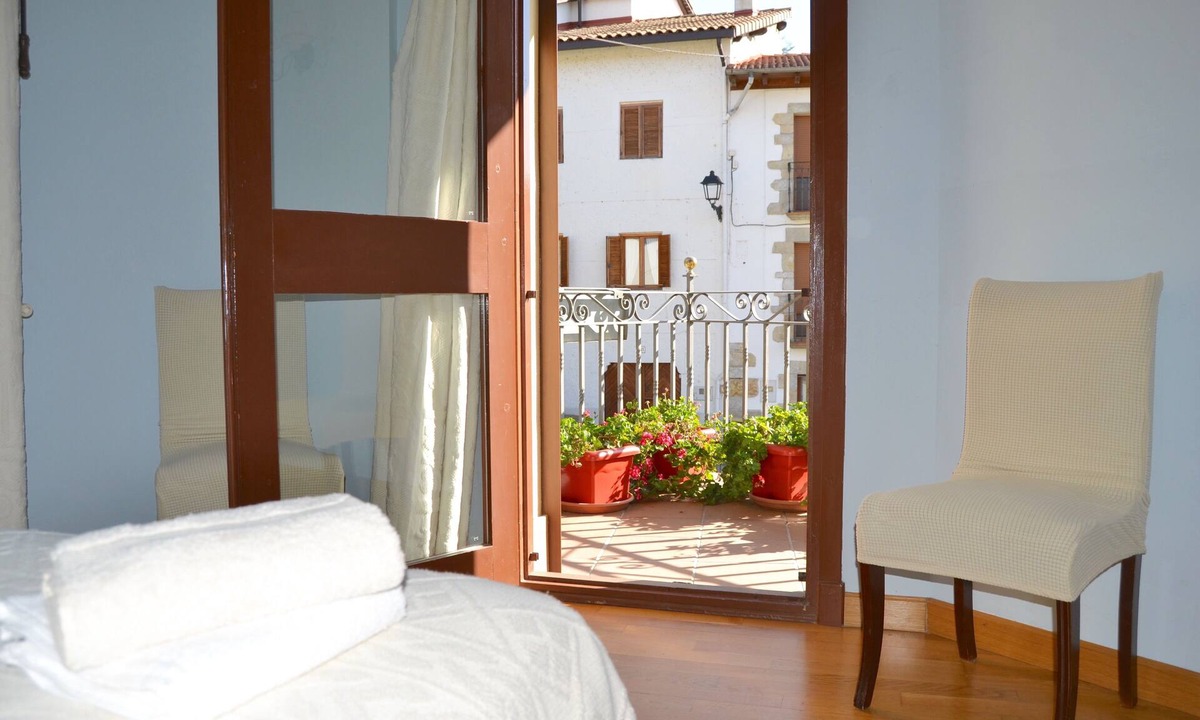 Cendea de Olza Cottage | 11 Bedrooms Cottage In Ibero