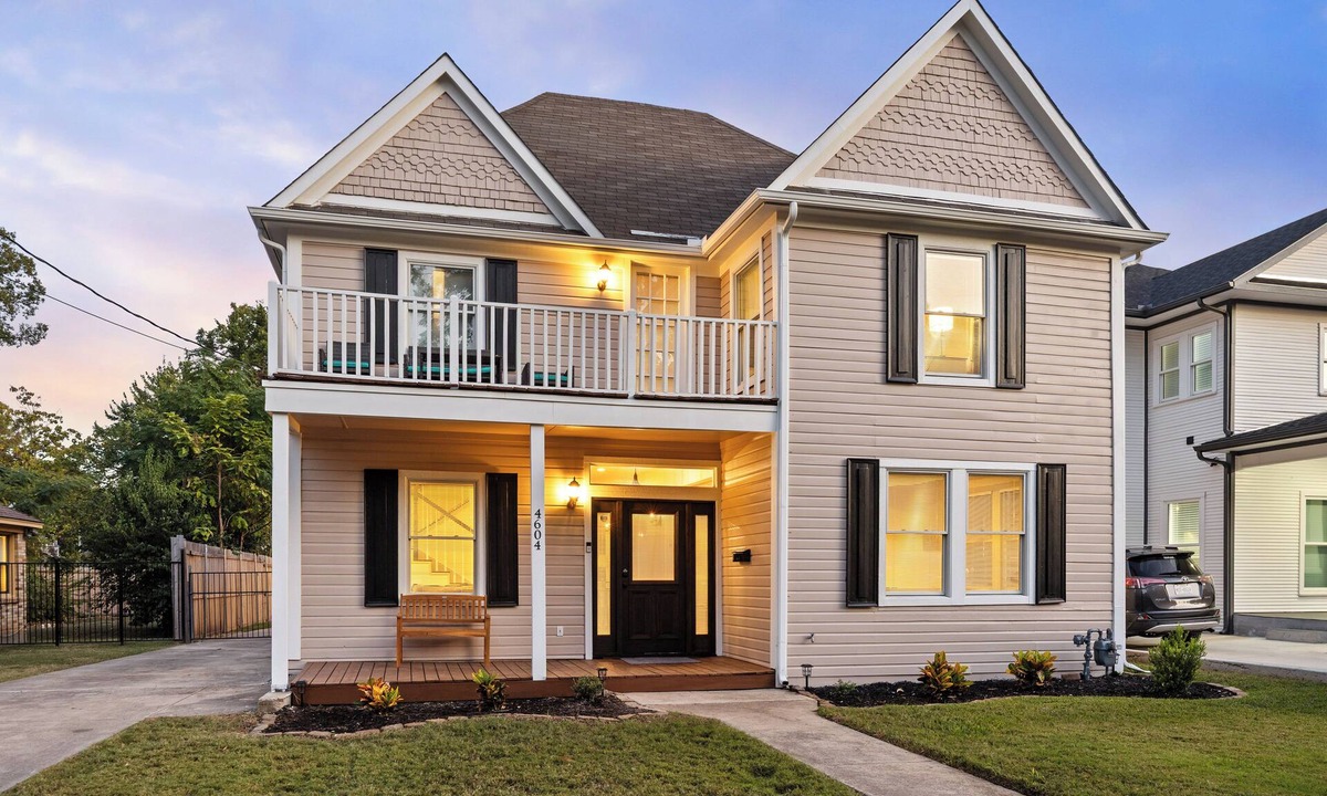 Peak's Suburban Addition House | 11 Beds, Sleeps 12, 2 Mi to Downtown Dallas