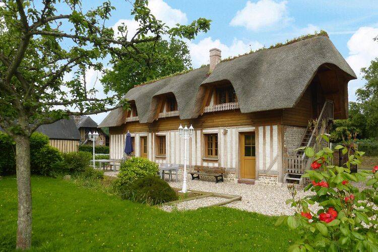 Saint-Martin-aux-Buneaux House | 110 m² House ∙ 4 bedrooms ∙ 8 guests