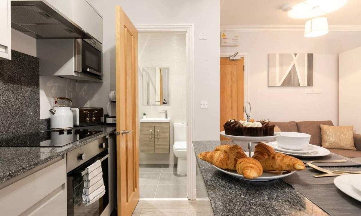 Reading House | 11 Helena House