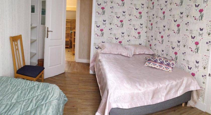 Clamart Bed & Breakfast | 11 m² Bed and breakfast ∙ 3 guests