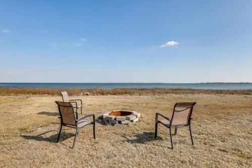 Atlantic House | 11 Mi to Chincoteague: Atlantic Home w/Decks!