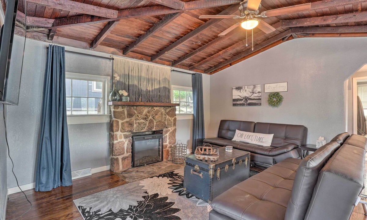 Rockaway Beach Cottage | 11 Mi to Dtwn Branson: Cottage in Rockaway Beach!
