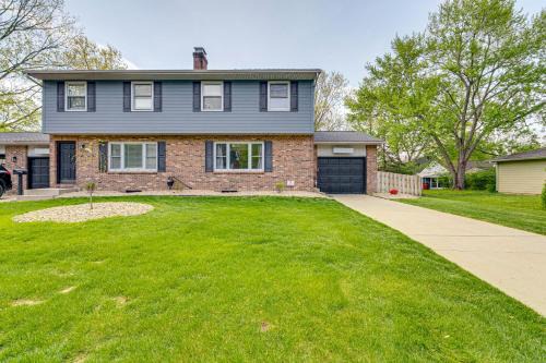 Worthington House | 11 Mi to Dtwn Columbus: Group Retreat w/Fire Pit!