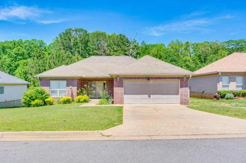 Little Rock House | 11 Mi to Dtwn Little Rock: Home w/Large Deck!