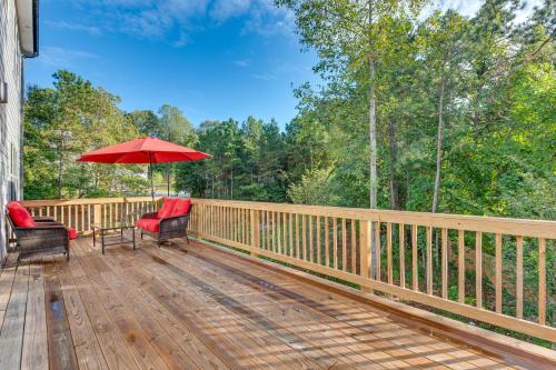 Ben Hill House | 11 Mi to Dtwn: Luxe Atlanta Retreat w/Deck & Yard