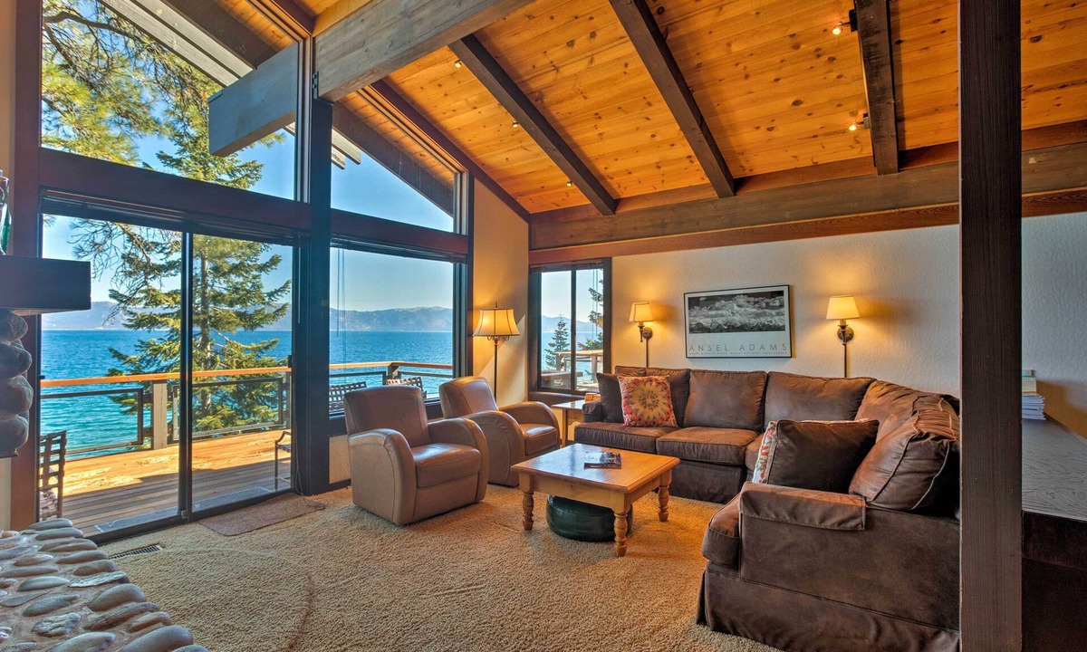 Dollar Point Condo | 11 Mi to Palisades Tahoe: Lakefront Home w/View!