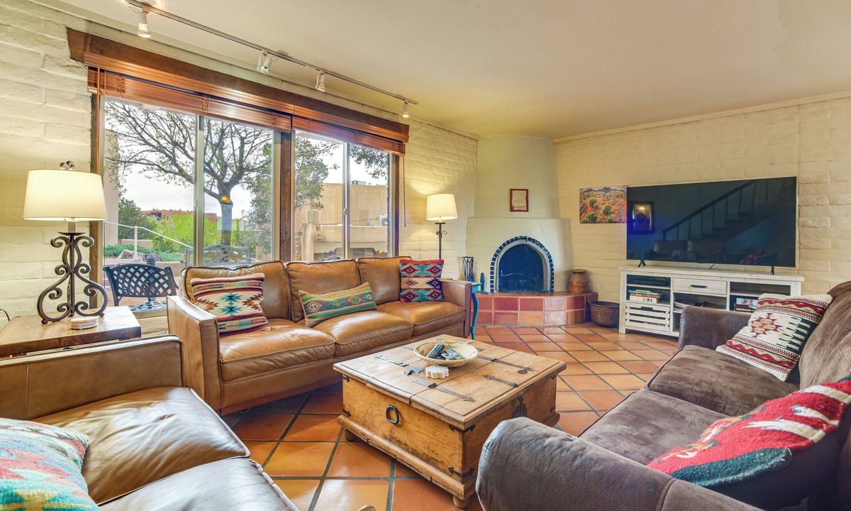 Northeast Santa Fe Condo | 11-Min Walk to Santa Fe Plaza! Condo w/Pool
