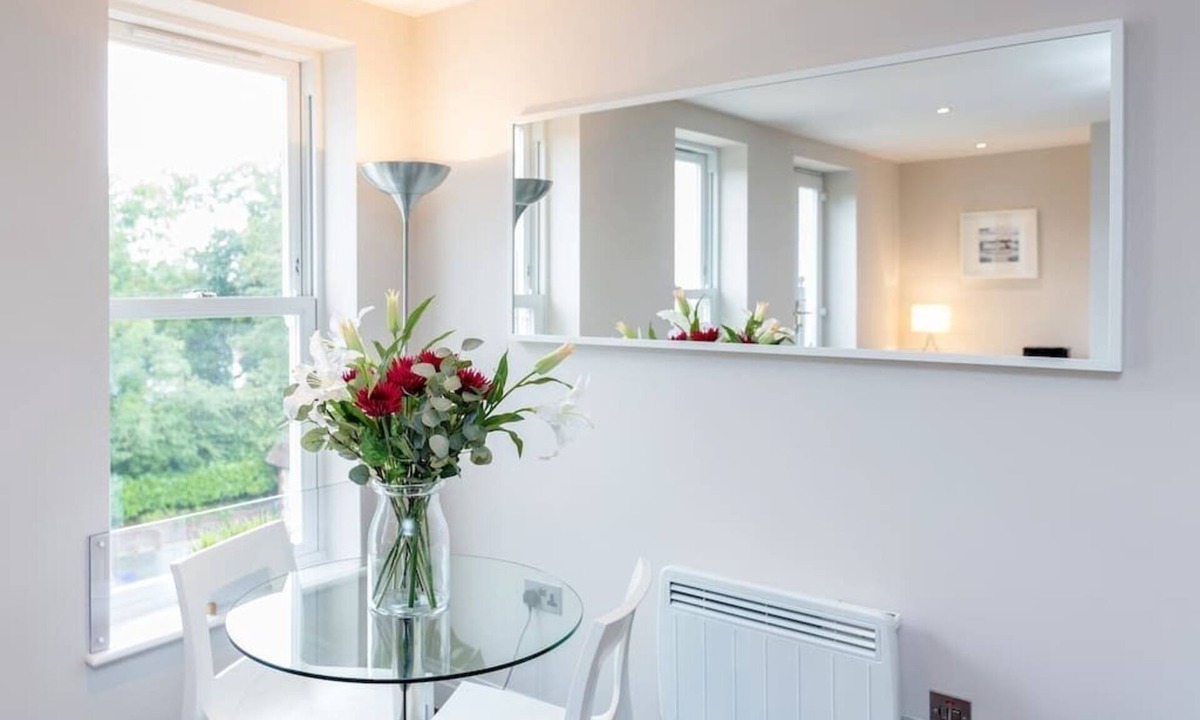 Reigate Apartment | 11 Trinity House - 2 bedroom apartment