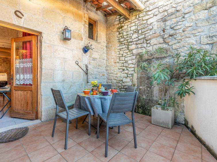 Calvisson Apartment | 110 m² Apartment ∙ 1 bedroom ∙ 5 guests