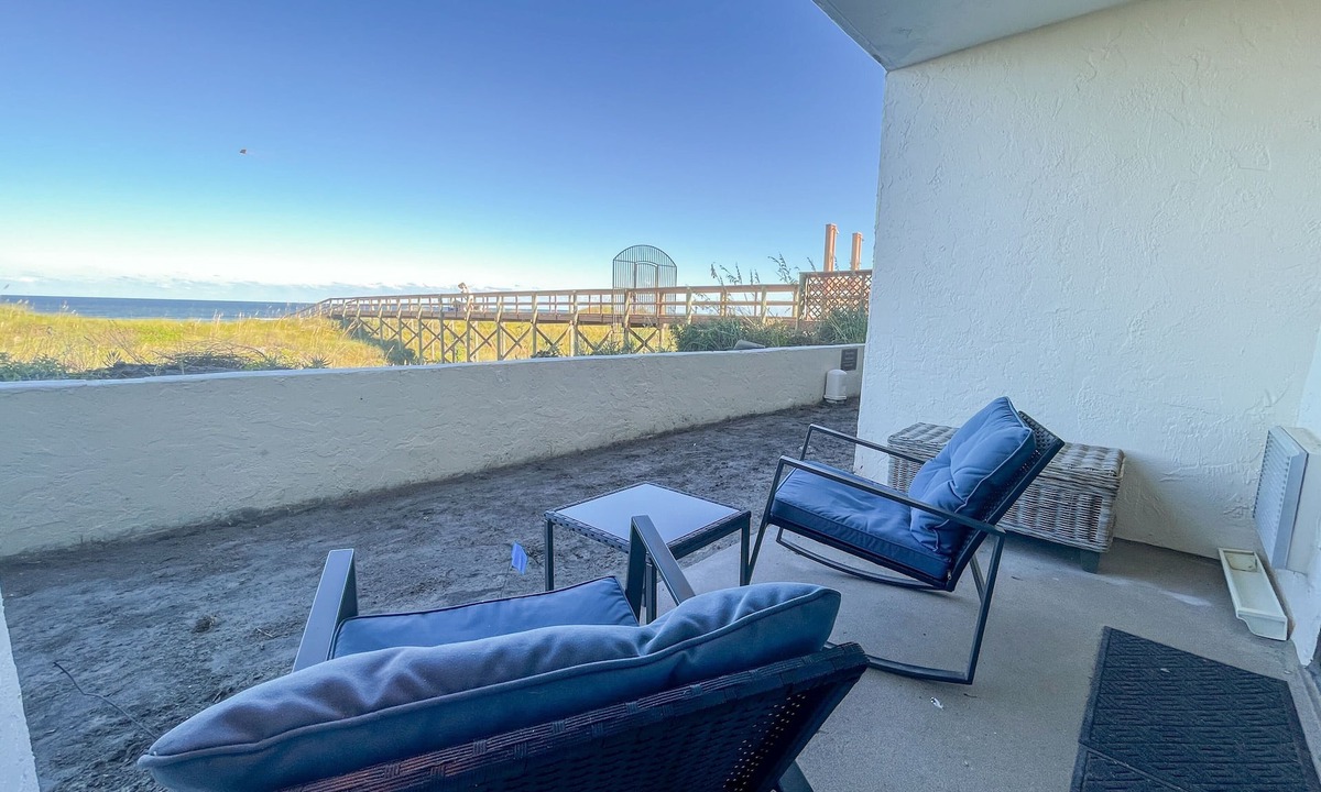 Crescent Beach Condo | 110 Sunny Crescent Beach Oceanfront Apartments!