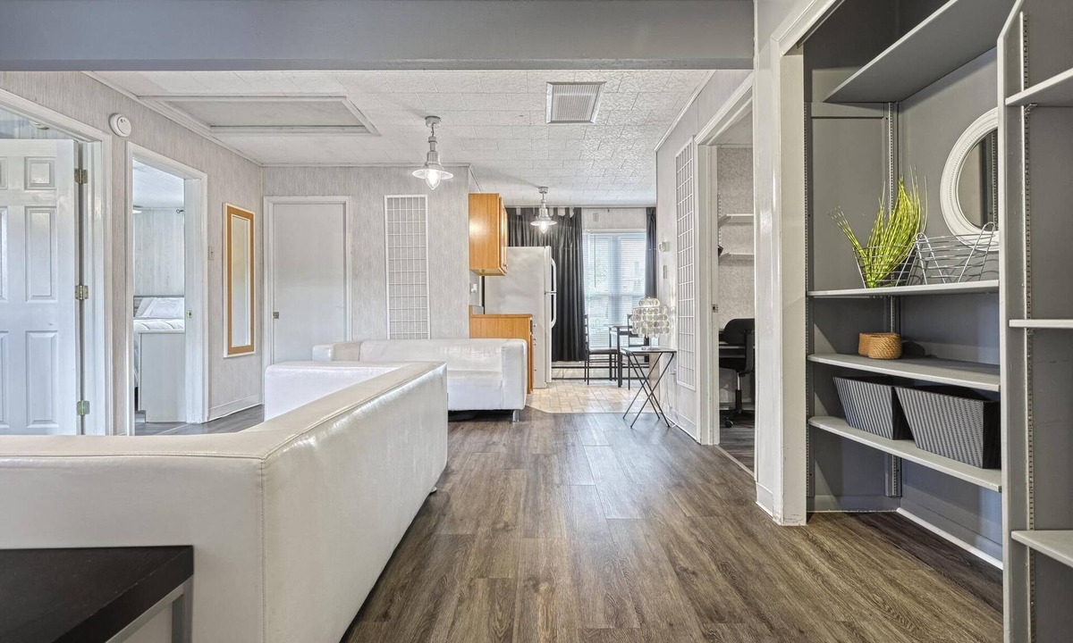 Annville House | 1100 sq ft Cottage (Family/Group Favorite)