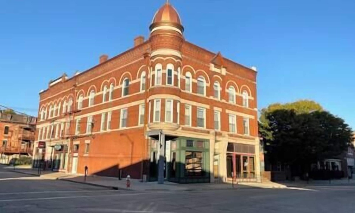 Dubuque Apartment | 1103#203/Downtown Oasis: En-Suite Master