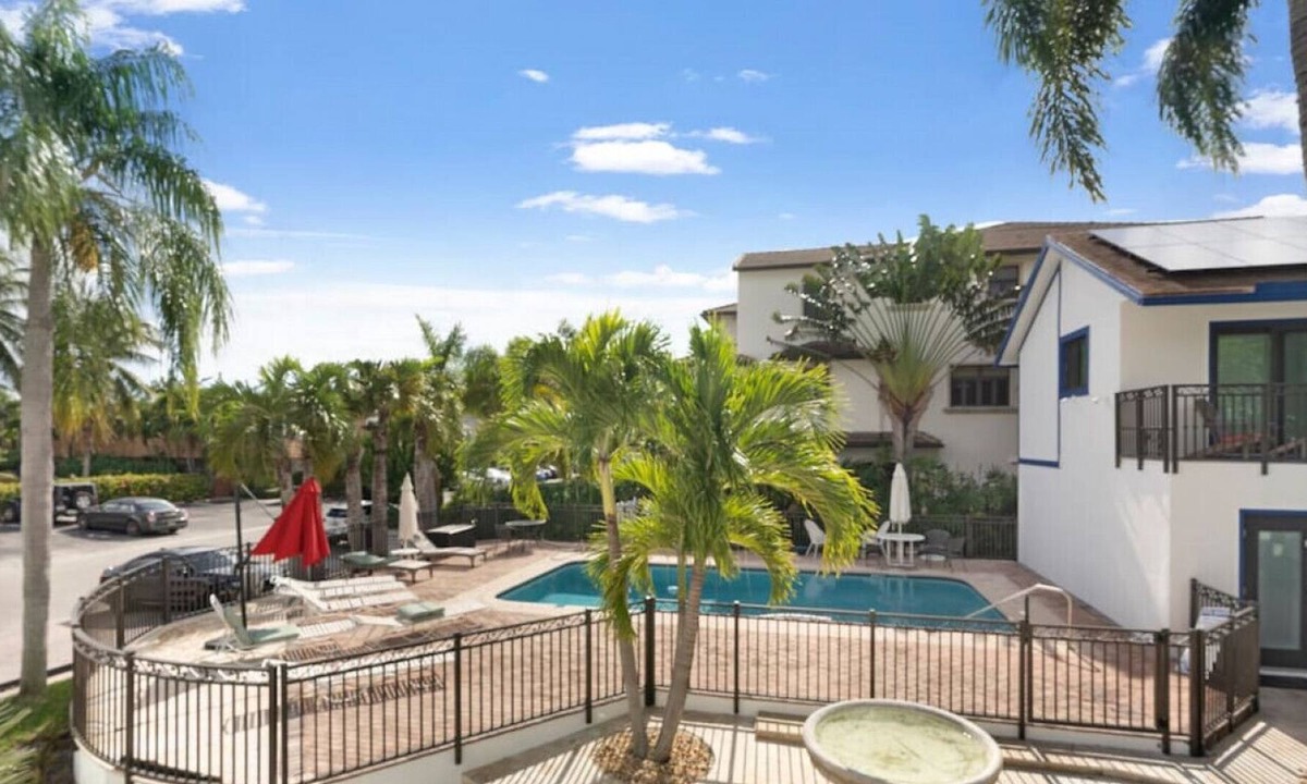 Hendricks and Venice Isles Apartment | 111 #8 · Waterfront home with Boat rentals available