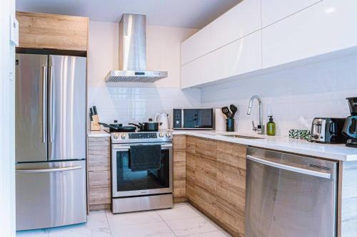 Cote-Des-Neiges—Notre-Dame-De-Grace Apartment | 112 - Spacious 1BR Getaway, Gym, Paid Parking