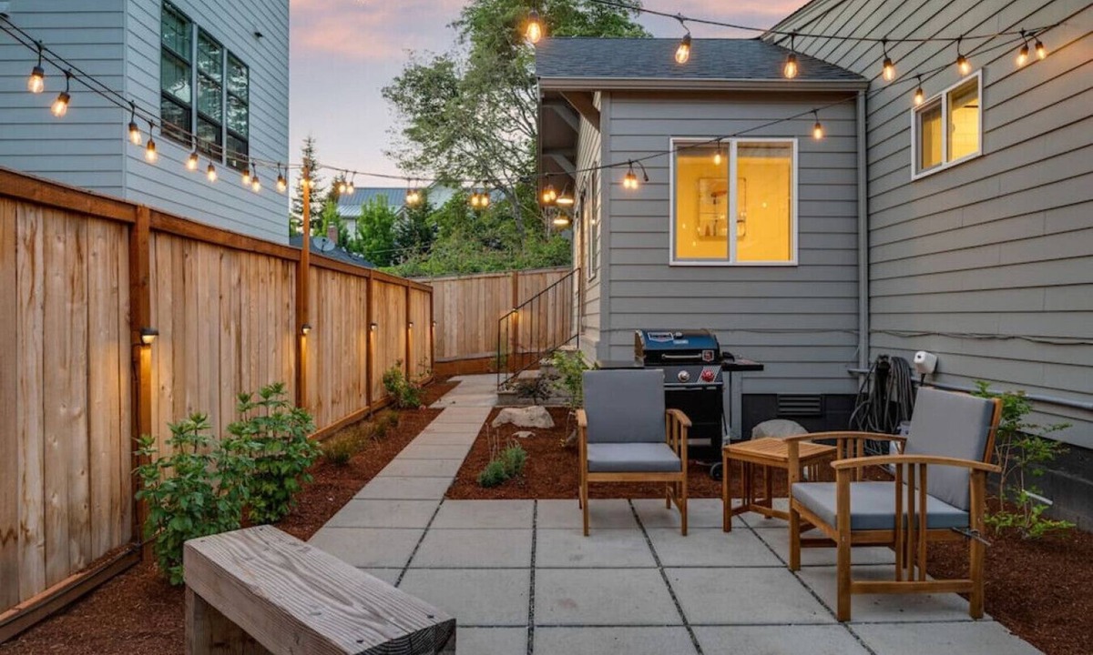Seaview House | 113 - Cottage Gem ~ Min to Waterfront